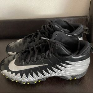 Nike Alpha cleats, men’s 7.5